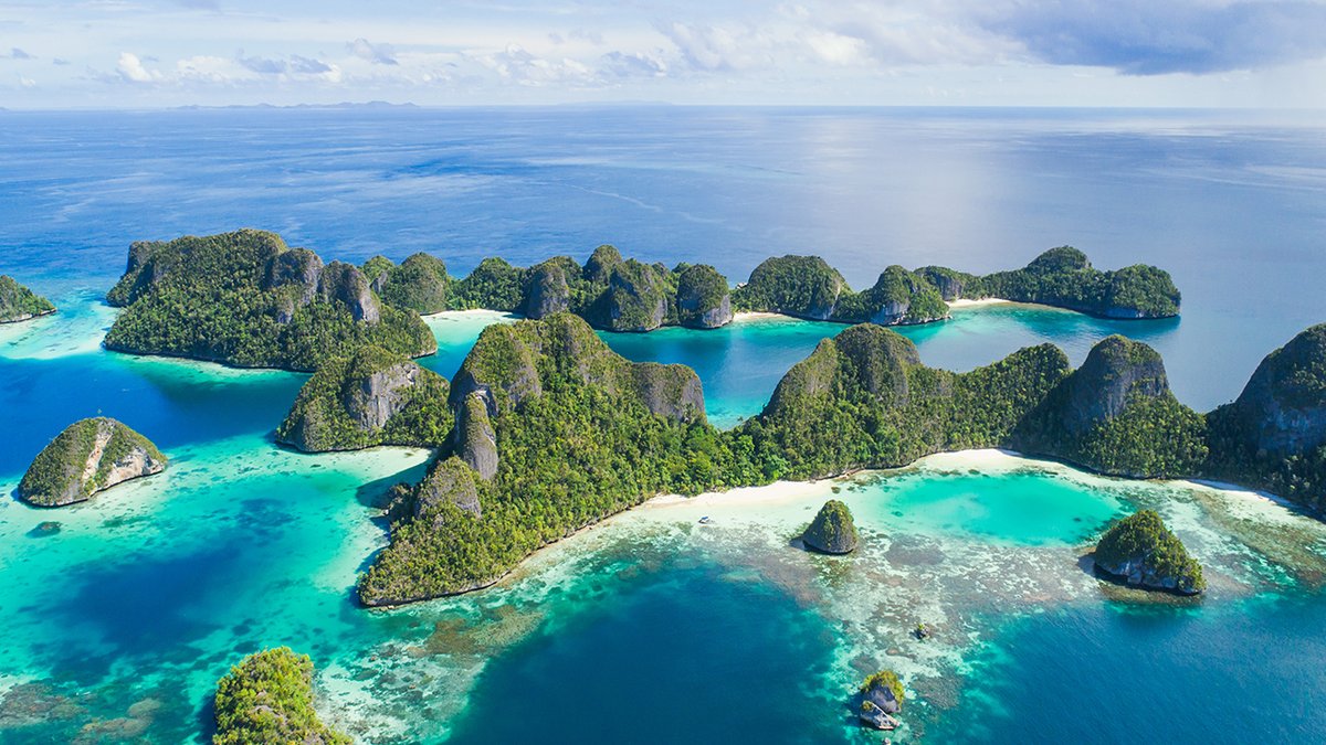 The ocean is one of our greatest assets – supporting livelihoods, absorbing carbon, and facilitating 80% of global trade. 

Utilising the ocean in a more sustainable way is vital to communities across our markets, aiding climate mitigation and contributing to local economies. But