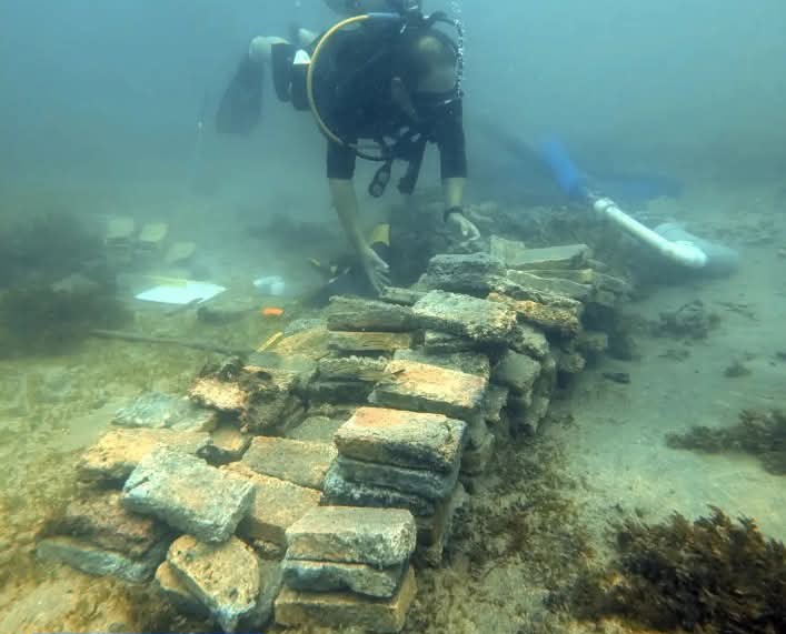 histories_arch's tweet photo. In 1710, two Danish slave ships — the Fridericus Quartus and the Christianus Quintus — lost their bearings in a dense smog as they navigated the Caribbean. Drifting aimlessly, they eventually wrecked off what is now the southern coast of Costa Rica. On board were around 800 people, including crew and enslaved Africans. For two tense days, the ships lay stranded as arguments erupted over whether it was safe to go ashore for food and water.

Then, chaos. A revolt broke out — reportedly led by both sailors and enslaved Africans — and it ended with one ship set adrift and the other consumed by fire. When the turmoil subsided, nearly 600 Africans were left behind on the shore. Their presence would shape the local community for generations; many of their descendants still live in the region today.

Over 300 years later, researchers have now uncovered the remains of those long-lost vessels. Among the findings: charred wooden beams, clay tobacco pipes, and striking yellow bricks—a fashionable building material of the time. These discoveries not only shed light on the harrowing events of that voyage but also offer a rare, tangible link to a chapter of history that shaped the Afro-Costa Rican identity.

#archaeohistories