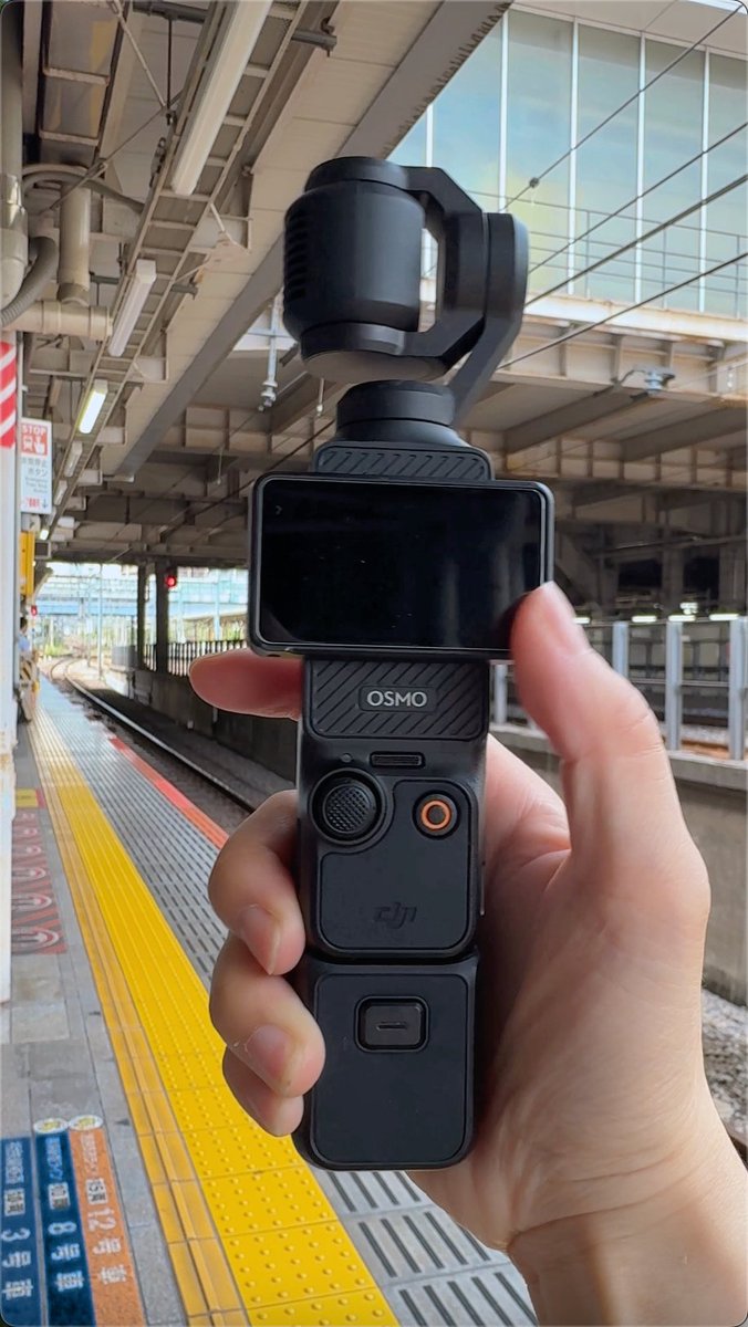 DJIJAPAN's tweet image. 手のひらサイズの相棒が、大きな世界を映し出す。🌍✨
#OsmoPocket3 で、旅の感動をいつまでも。🌟🎥

🎬 ：咪酱
#DJI #vlog #カメラ #日本 #旅行