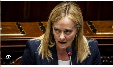 Quelli che han buttato 1 miliardo per un canile
 in Albania alle 15 diranno che la sinistra ha
buttato 400 milioni per uno strumento di democrazia!!

Aspettiamo ansiosamente questi coglioni esultare!!!