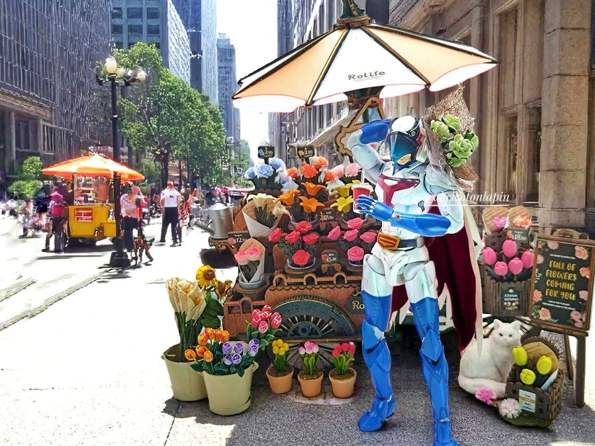 abricotonlapin's tweet image. #楽しく玩具撮影会
花台自転車の木製キットを組み立て♪こういう可愛いお花屋さんでお花を買うのに憧れます🤗
健さんにジャストサイズだったので色々撮影✨私的には③の花の匂いを嗅いでいる姿がお気に入り🥰
途中で看板猫と遊んだり、コーラを買ったり楽しそうにしてますw
花台自転車と台上の花、…