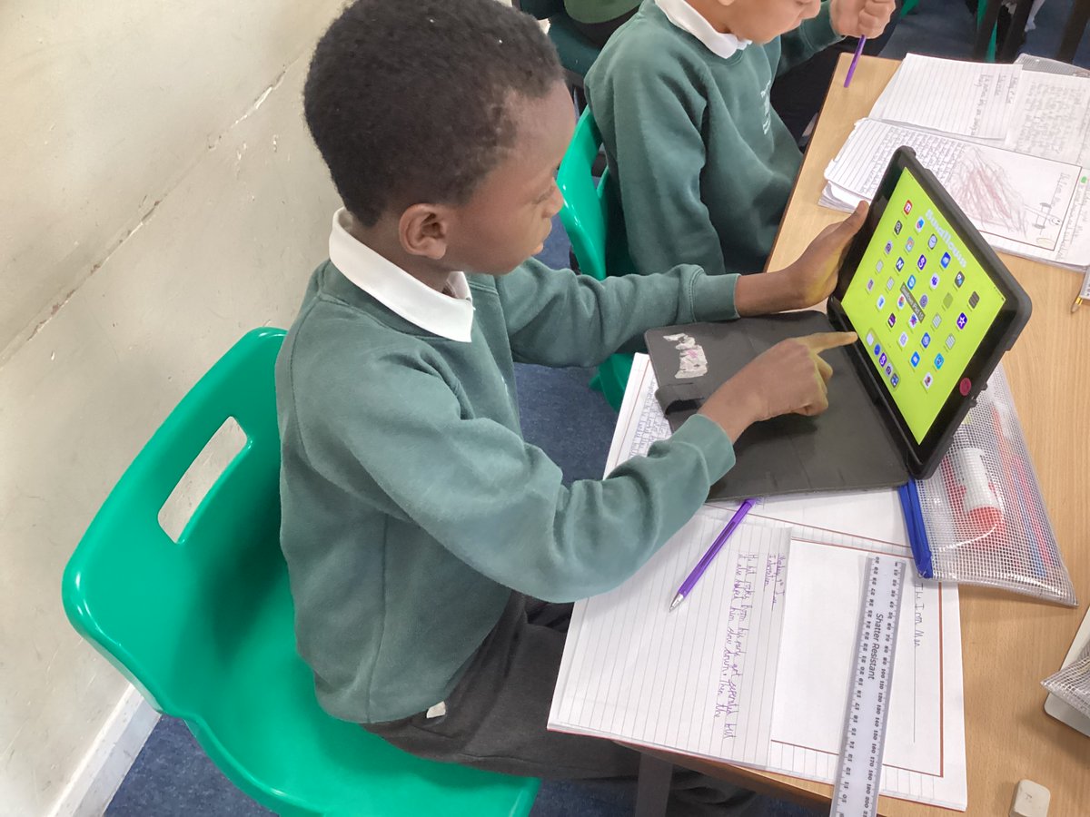 This morning we have been reflecting on some of our writing and collaboratively redrafting some of our sentences. #TheGatesEnglish