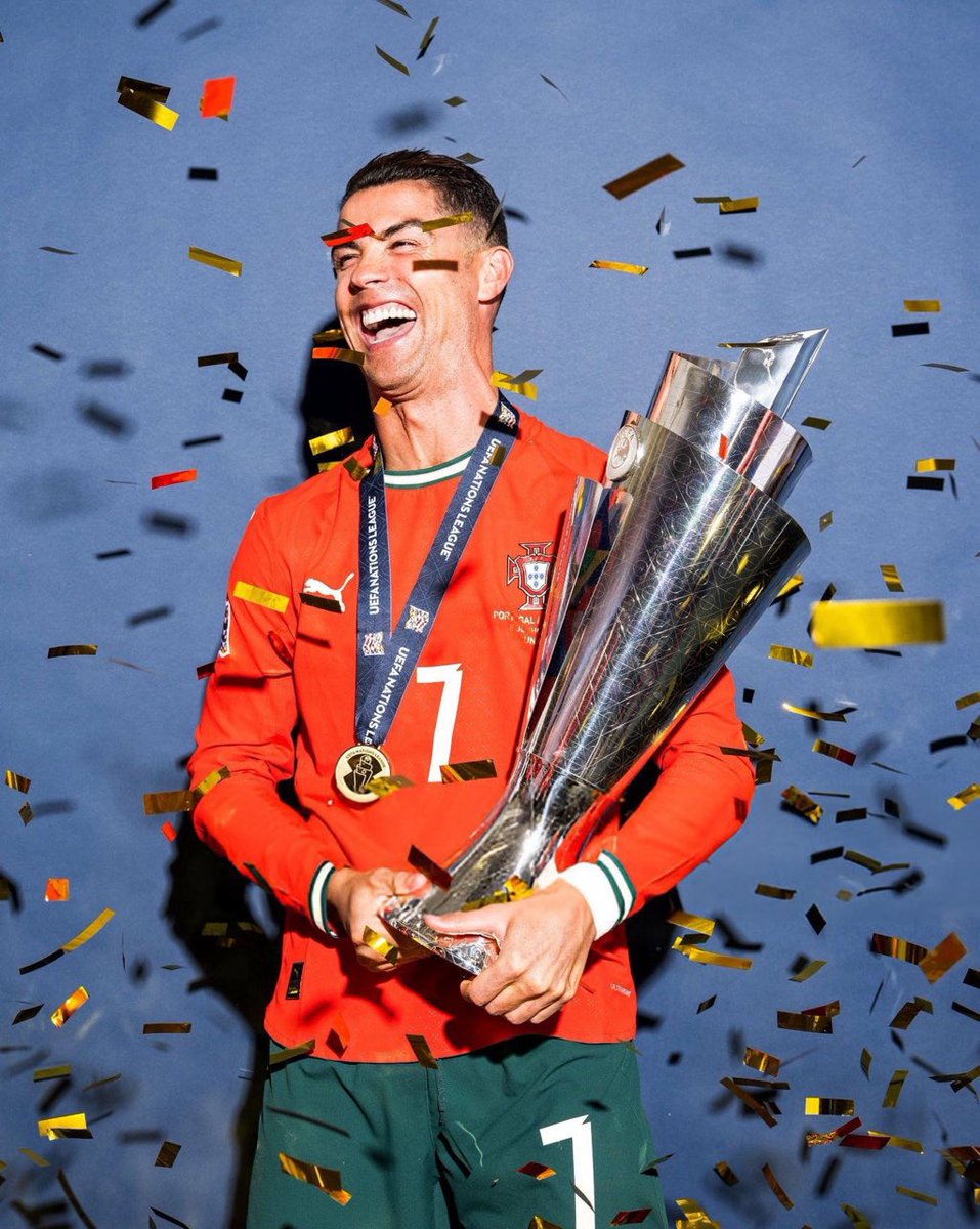 Anoche volvimos al 2016 durante unas horas: todos menospreciando y dudando de Cristiano, sólo para que con 40 años vuelva a darles de mamar una vez más. Respetad a papá.