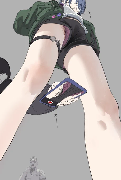 ショーパンのすき間からハミ毛盗◯されてしまうCちゃん