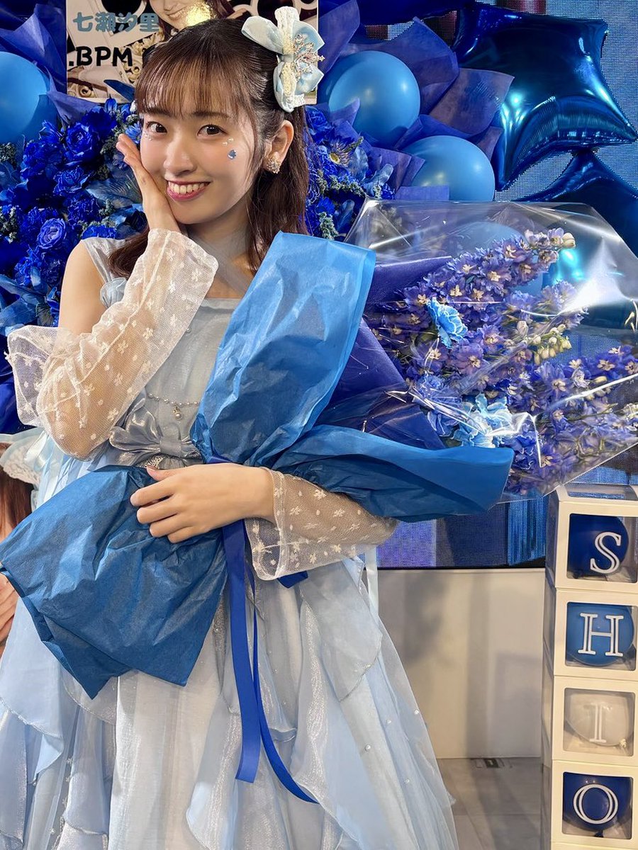 osaaaaabpm's tweet photo. 6月8日七瀬汐里生誕祭にてスタフラ、等身大パネル、花束、横断幕、のぼり（7本）、ミニのぼりを用意させていただきました。

＜Special Thanks＞
おぐさん、あるし、ひろ

お仕事などで忙しいなか、上記ご準備いただきありがとうございます🙏🙏
また、たくさんのドッ党の皆さまにカン���のご協力いただきました。以下、お名前の記載にてカンパのお礼と��せていただきます。

＜Thanks ドッ党＞（以下、敬称略）
ちょんまげ王子、きづき、osamu、ひらぽん、ネベヤ・ロウ、ヒデ、えるりー、つよっしー、よしくん、たっつぁん、Rの化身、えいちゃん、ナオキ、ひろさん、テル、ニャア大佐、だいさん、シン様、SAKANA、船長、トホケン、森、あげほー、湯川、いわし、サトハブレ、べあ、キャプテン、さーこ、軍曹、ずち、KPO、ぬーぼー、けいと、しんじ、ゆう、はるちゃん、VO、debugi

※お名前が抜けている方がいらっしゃいましたら、申し訳ありませんがご連絡ください。
※ 文字数の関係であるしの代理としてポストしています

#dotBPM #ドットビーピーエム #ドドド
#七瀬汐里 #しおりワールド #七瀬汐里生誕祭