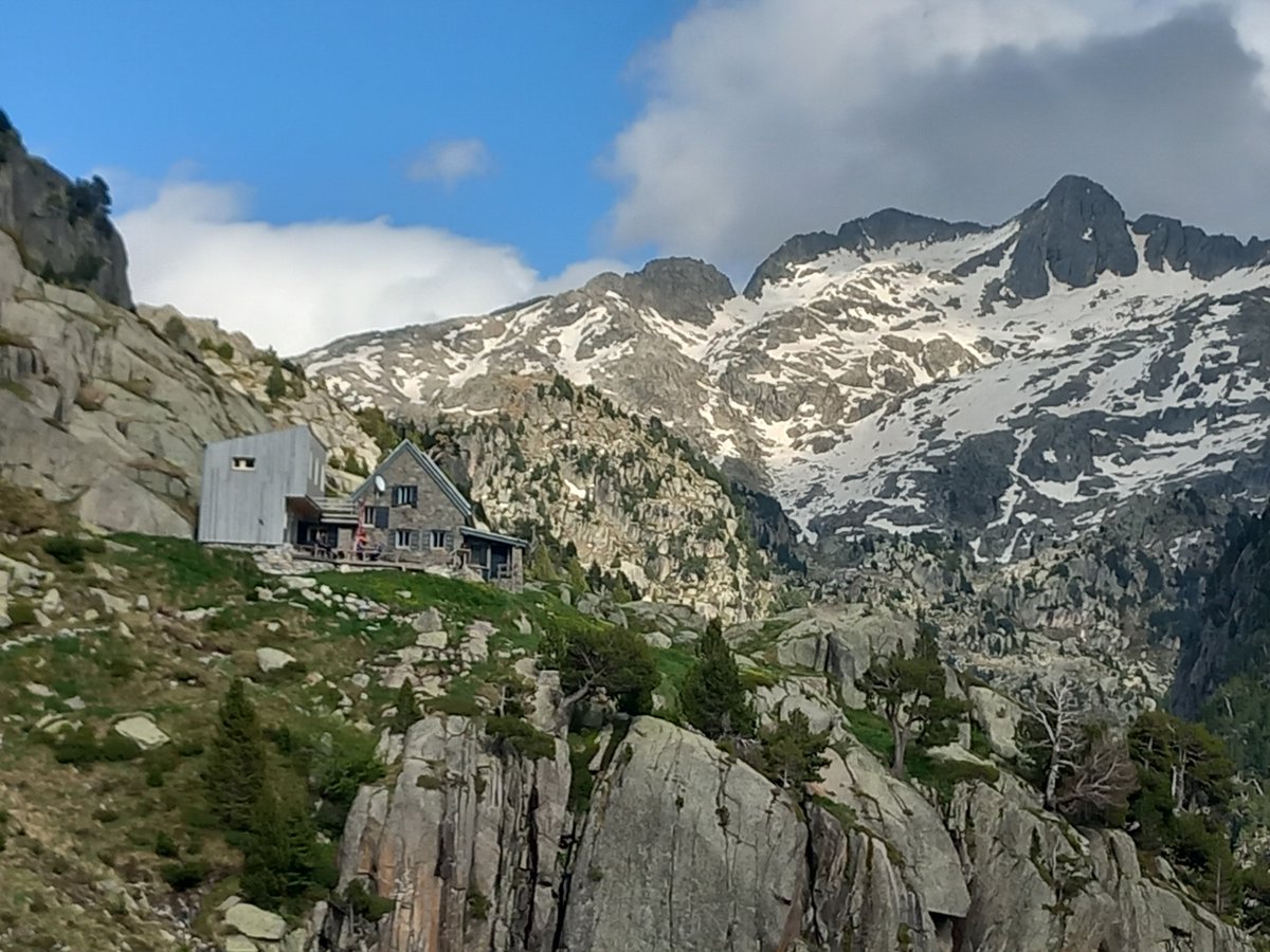 WideoysterE's tweet photo. ¡Qué fin de semana en #Pirineos!
@HellyHansen nos ha invitado al PN de #Aigüestortes a descubrir el día a día del Refugio Ventosa i Calvell y ascender hasta los 2.833m del Montardo guiados por experimentados profesionales de montaña.
¡Próximamente en WideOyster! #OpenMountain https://t.co/mdbqYiWvRm