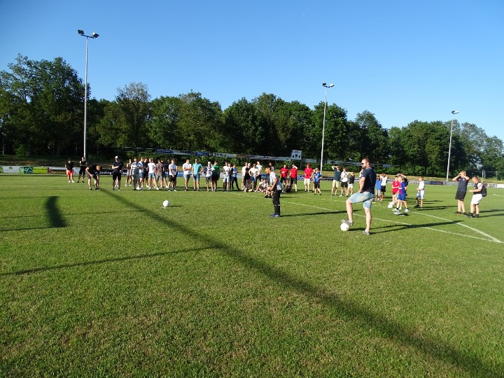 Uit de oude doos: De <a href="/cvvFIT_Boys/">cvv FIT Boys</a> Familiedag uit 2023!

Zaterdag 14 juni staat de 46e 'seizoensafsluiting' op het programma. Deze week elke dag een terugblik op een familiedag uit het verleden....

fitboys.nl/algemeen/tropi…