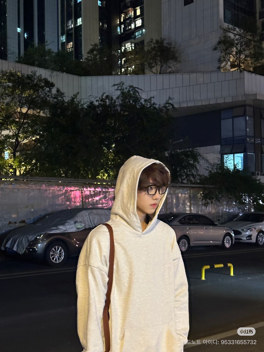 IDOLarchiving's tweet photo. 87번 판저이
06년생 188cm
위에화였다는데 진짜 위에화스럽네 https://t.co/GtQc7eHAyN