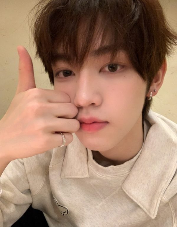 IDOLarchiving's tweet photo. 87번 판저이
06년생 188cm
위에화였다는데 진짜 위에화스럽네 https://t.co/GtQc7eHAyN