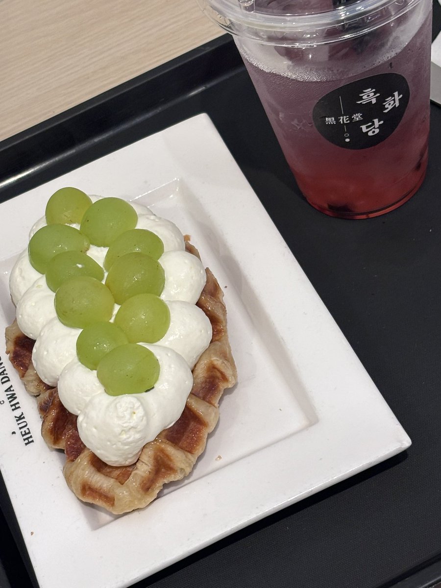 JHaniToast's tweet photo. My first cupsleeve event in LA! Cute, alot of trading…which I didnt do because I dont collect…I got cute fan merch from the vendors tho and the food was really good

Namiss ko @seventeen_ACEs so much, iba parin kayo :< ang eme lang dito huhu https://t.co/gGzaCWsMgL