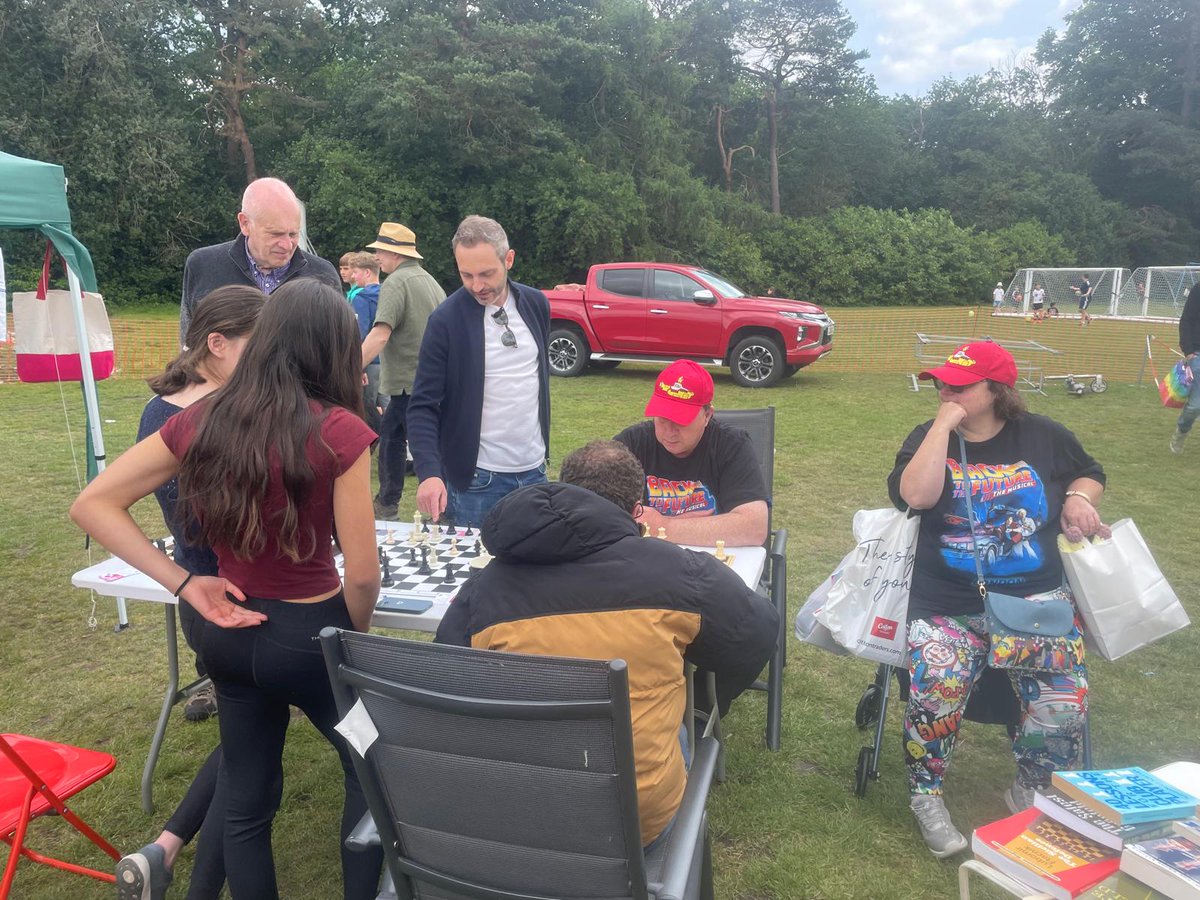 ConradEconomics's tweet image. I had a great time playing chess with young minds at Hayes Fair on Sunday!
I am excited to see some of you again in September for junior chess clubs starting in Hayes or Beckenham.
Thanks to Paul for his help and to everyone from @BromleyChess 
#Chess #juniorchess #growthegame