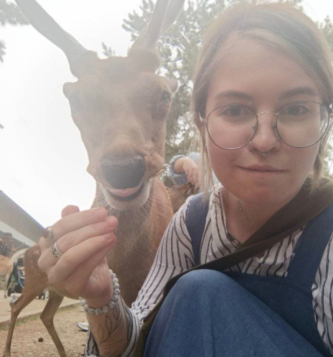 у меня есть фотка меня с оленем