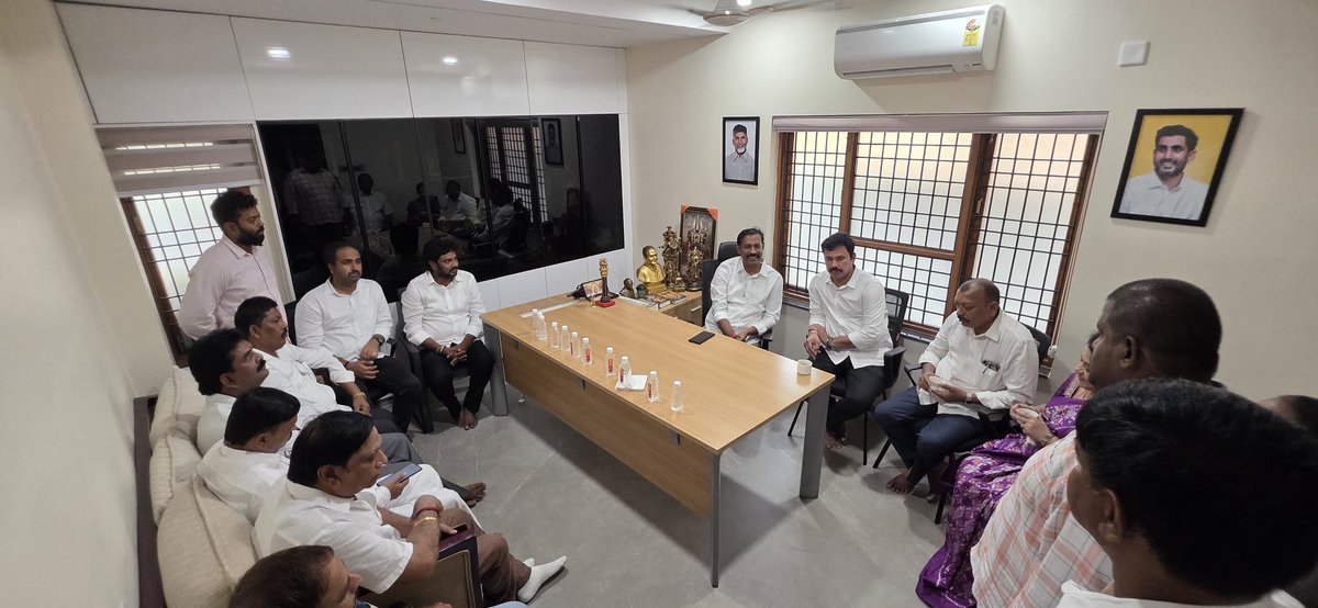 KKRaju_ysrcp's tweet image. *మాజీ శాసనసభ్యులు పల్లా సింహాచలం గారికి నివాళులు ఆర్పించిన  కె . కె.రాజుగారు*

#kkraju