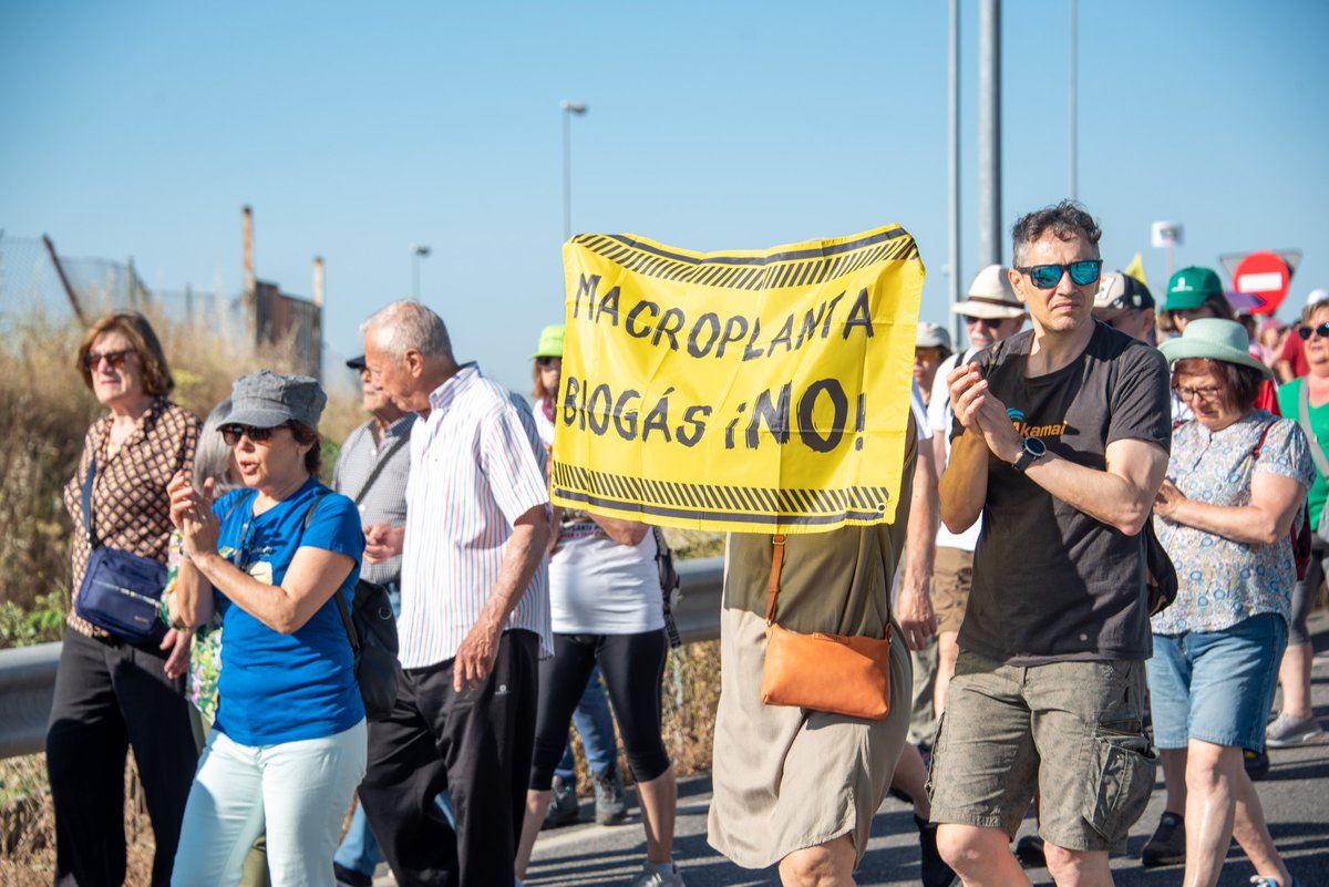 AVColmenarViejo's tweet photo. Hoy toca agradecer la presencia de miembros de @stopbiogas3CV @airelimpionorte y @anapricolmenar en la MARCHA CONTRA LA MACROPLANTA DE BIOGAS del día de ayer en #ColmenarViejo. Que apoyaron la causa. Y a @PoliciaColmenar y @guardiacivil por su trabajo y colaboración. https://t.co/gm2HzZhre0