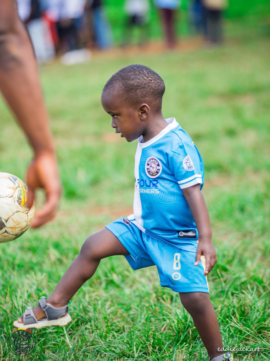 ujamaageneral's tweet photo. We celebrate our little heroes today.

The future Giants of the sport is being dressed Ujamaa.

#Tuli_Bahango https://t.co/tRuXksArXy