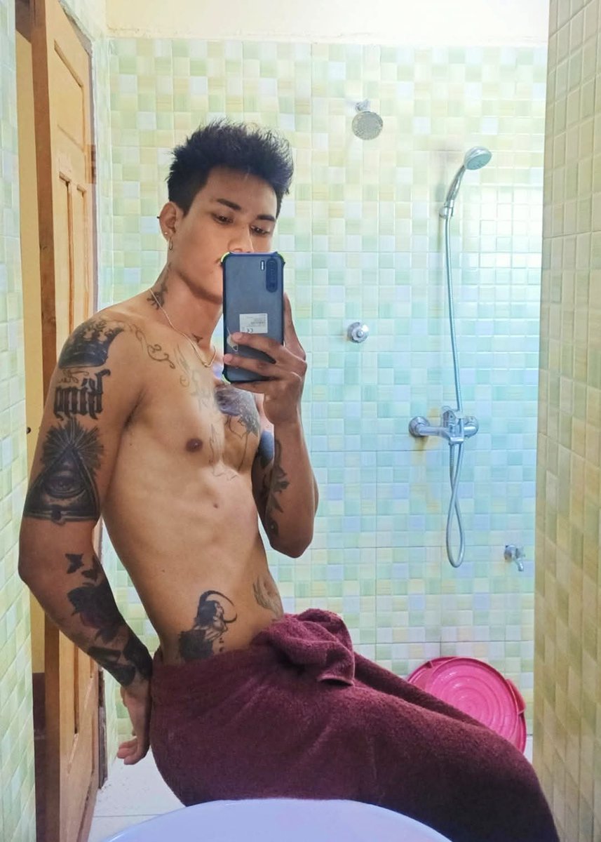 ရေအတူချိုးရအော်😋🍆💦