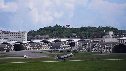 ThomaMore's tweet image. 🚨 Four Japanese soldiers injured in an explosion at a US base in Okinawa.

➔ The blast occurred during handling of unexploded WWII ordnance. 
➔ Soldiers were part of a team specializing in explosives.

The incident is currently under investigation. #Okinawa #Japan #USBase