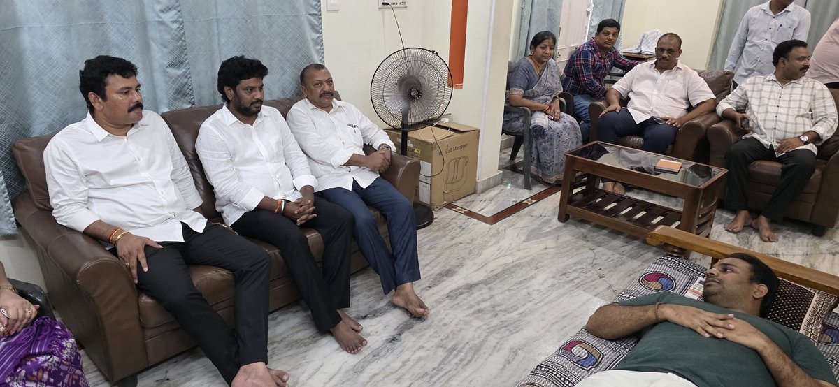 KKRaju_ysrcp's tweet image. *కొండ రాజీవ్ గాంధీని పరామర్శించిన - శ్రీ కె .కె రాజు గారు* 

#kkraju