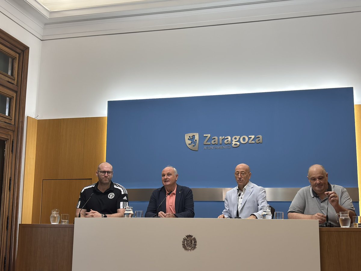 Fed. Aragonesa de Balonmano (@farbm_com) on Twitter photo ✅ Presentación oficial del Campeonato de España Cadete masculino en el <a href="/zaragoza_es/">AyuntamientoZaragoza</a> organizado por <a href="/dominicosbm/">Balonmano Dominicos</a>
🔥 ¡Suerte chicos a partir de este miércoles! ✅ Presentación oficial del Campeonato de España Cadete masculino en el <a href="/zaragoza_es/">AyuntamientoZaragoza</a> organizado por <a href="/dominicosbm/">Balonmano Dominicos</a>
🔥 ¡Suerte chicos a partir de este miércoles!