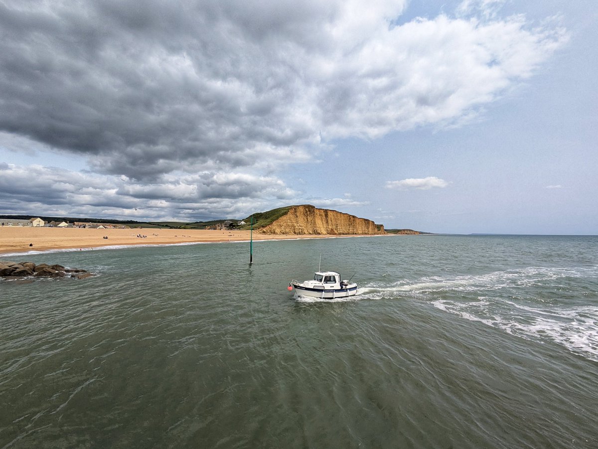PhotoWalk55's tweet photo. Hello West Bay #Dorset #DorsetWalking https://t.co/DNEY9wPSC3