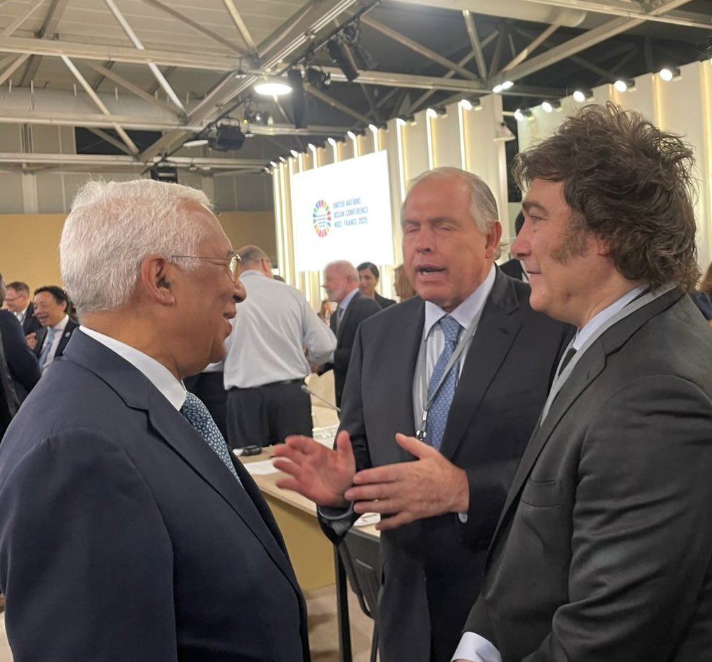 Fernando A. Iglesias (@feriglesias) on Twitter photo En Niza, en la conferencia de las Naciones Unidas sobre el océano, el presidente del Consejo Europeo, Antonio Costa <a href="/eucopresident/">António Costa</a>, se acercó a saludar al presidente <a href="/JMilei/">Javier Milei</a> y al canciller <a href="/wertheing/">Gerardo Werthein Oficial</a>, para reiterar la importancia de aprobar definitivamente el acuerdo entre el En Niza, en la conferencia de las Naciones Unidas sobre el océano, el presidente del Consejo Europeo, Antonio Costa <a href="/eucopresident/">António Costa</a>, se acercó a saludar al presidente <a href="/JMilei/">Javier Milei</a> y al canciller <a href="/wertheing/">Gerardo Werthein Oficial</a>, para reiterar la importancia de aprobar definitivamente el acuerdo entre el