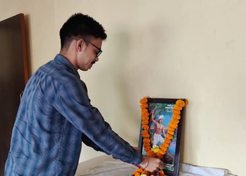 जनजाती अस्मिता,स्वायत्तता एवं संस्कृती की रक्षा करनेवाले,भारतीय स्वतंत्रता संग्राम को नई ऊर्जा प्रदान करने वाले लोकनायक भगवान बिरसा मुंडा की पुण्यतिथी पर नमन। ब्रिटिश हुकूमत के विरुद्ध उनका संघर्ष एवं मातृभूमी के रक्षा हेतू उनका समर्पण हमारे लिए प्रेरणा स्त्रोत है। 
#BirsaMunda