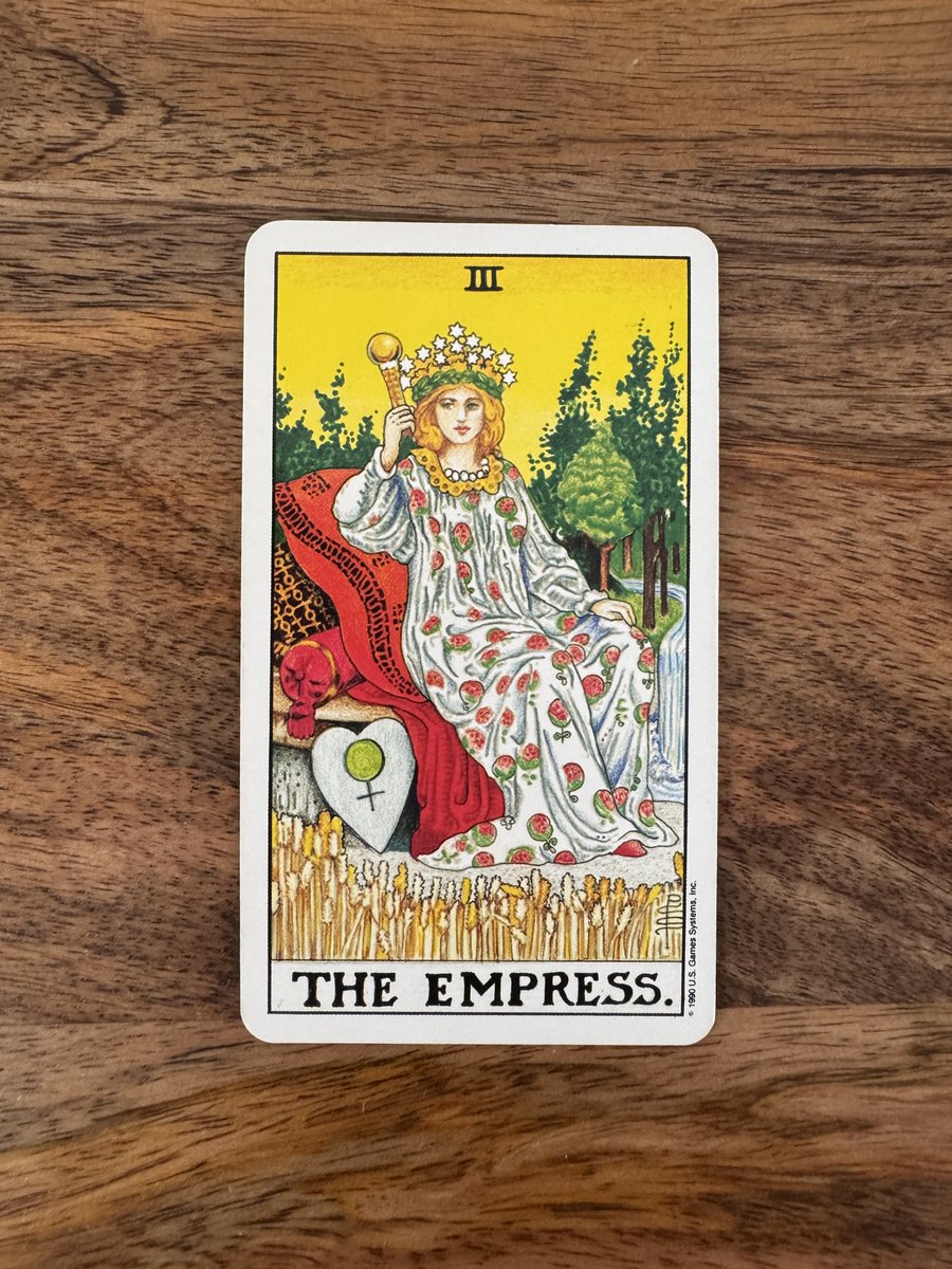 manifestuj's tweet photo. CESARZOWA (III) – Dziś stwórz z czułością. Otocz siebie opieką, daj sobie przestrzeń na kreację i zmysłowość. 🌸 #TarotCodzienny #Cesarzowa #Obfitość #Kobiecość https://t.co/S4VDPTeB3f