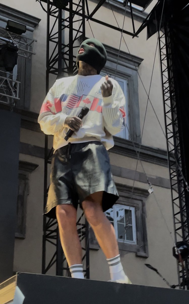snapbacksIide's tweet photo. if anyone’s interested in a couple pictures i took along with this video 🙂↕️ https://t.co/HTqPPQPlcd