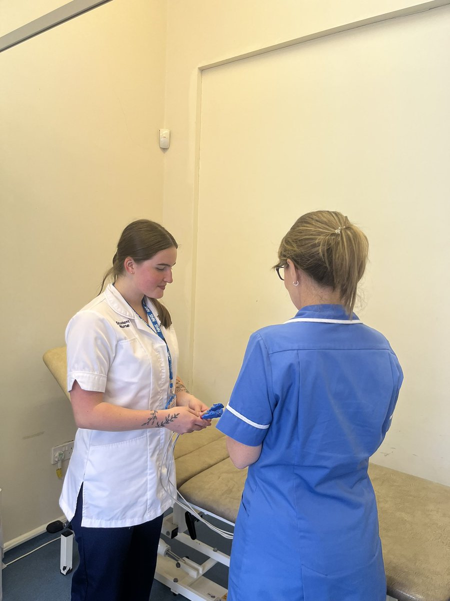 Community Physical Health & Wellbeing Team (@communityphysi1) on Twitter photo Welcoming Ella our new student in clinic today. Discussing how we set up clinic. <a href="/rdash_nhs/">RDaSH NHS FT</a> Welcoming Ella our new student in clinic today. Discussing how we set up clinic. <a href="/rdash_nhs/">RDaSH NHS FT</a>