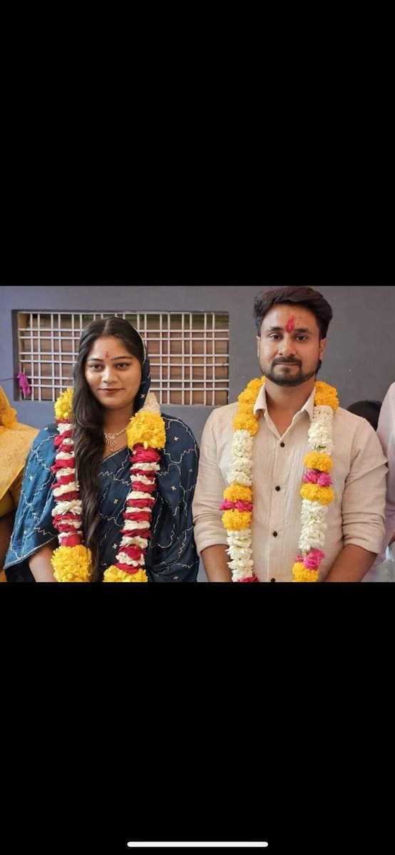 sanddiiipppp's tweet image. Chilling Twist: Indore man Raja Raghuwanshi went on a honeymoon to Meghalaya — but never returned alive.

Now it’s revealed — his wife Sonam planned his murder with 3 others. She’s been caught in UP.

Shocking! When love turns lethal... who can you trust?