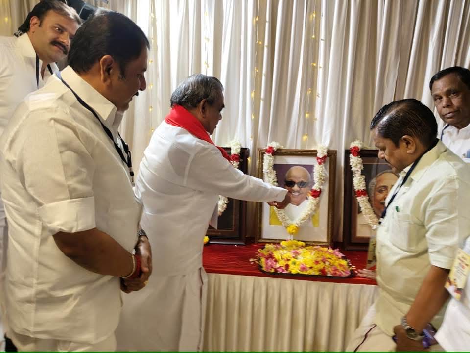 BMMubarak2's tweet photo. நீலகிரி மாவட்ட திமுக இளைஞர் அணி நகர-ஒன்றிய-பேரூர் கழக அமைப்பாளர்கள், துணை அமைப்பாளர்கள் கூட்டத்தில் கலந்துகொண்டு இளைஞர் அணி தம்பிமார்களை வாழ்த்தியபோது.

@mkstalin | @dmk_youthwing | @dmk_raja | @arivalayam https://t.co/7Uz53yVh1l