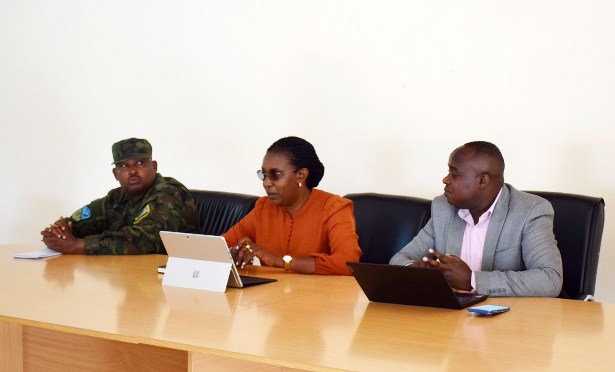 Mathieu_Uwi2023's tweet image. Muri uru ruzinduko, hanarebwe aho gahunda za Leta zigamije kwihutisha iterambere zigeze zishyirwa mu bikorwa. Harimo nka #VUP, #Girinka, na gahunda yo kubaka ibikorwaremezo.  @RwandaNorth
@rulindodistrict @RwandaLocalGov #NationalPrograms #CitizenCentered #RwandaForward