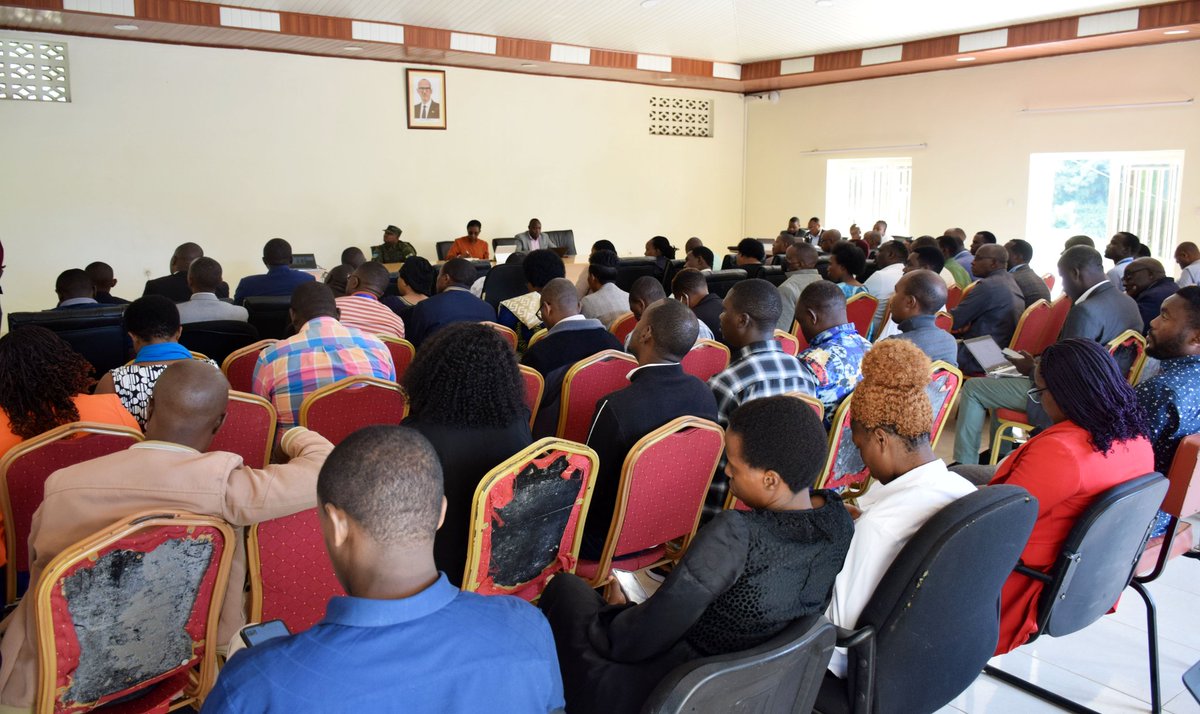 Mathieu_Uwi2023's tweet image. Muri uru ruzinduko, hanarebwe aho gahunda za Leta zigamije kwihutisha iterambere zigeze zishyirwa mu bikorwa. Harimo nka #VUP, #Girinka, na gahunda yo kubaka ibikorwaremezo.  @RwandaNorth
@rulindodistrict @RwandaLocalGov #NationalPrograms #CitizenCentered #RwandaForward