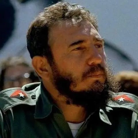 #FidelPorSiempre: “Esta Revolución es de nuestro pueblo; es la Revolución de nuestros jóvenes; de nuestros estudiantes. Juntos la hicimos y juntos la defendemos. Somos la misma cosa y no podemos dejar jamás de serlo.” #IzquierdaLatina #LunesConMarx <a href="/DeZurdaTeam_/">DeZurdaTeam 📳</a>.