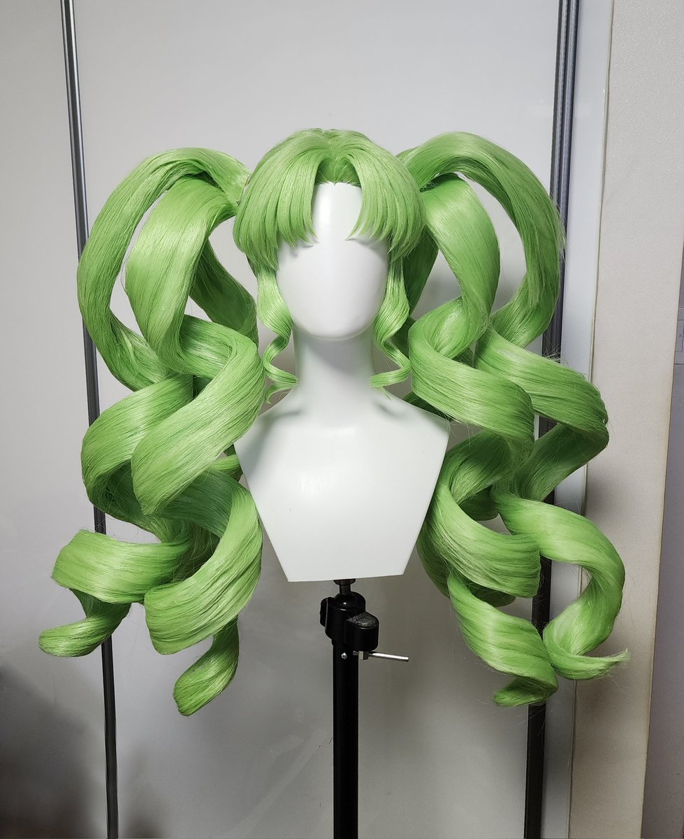 프리파라 - 파루루 가발 

*특수셋팅*
헤드제작 + 탈부착파츠 + 롤 각3개씩 총6개 + 헤어라인 셋팅 

#백곰샵제작