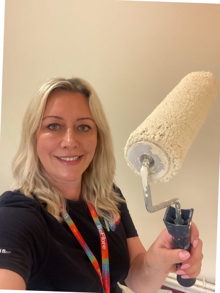 🎉 Big shout out to Natalie Fowler, Community Engagement Manager at BeFibre, who dropped by during #VolunteersWeek. Natalie rolled up her sleeves and got to work painting our new guest clothing room. Thank you, Natalie, for your time, energy, and can-do spirit. You’re a star! 🌟