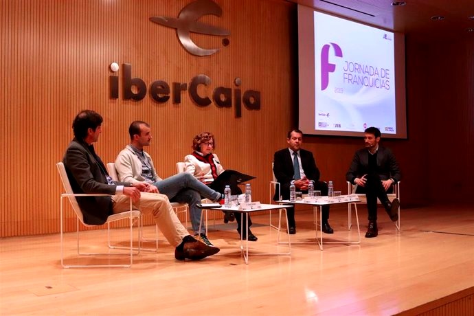 En Aragón, las franquicias son motor de empleo y desarrollo. Desde AFA trabajamos para impulsarlas, junto al apoyo clave del IAF, que asesora y acompaña a quienes quieren crecer con este modelo. Apostar por una franquicia aragonesa es apostar por el futuro.