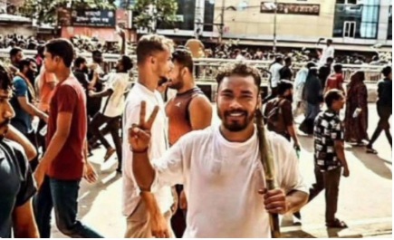 Bizarre post-CAA politics:

BJP attacking Trinamool for allowing a Bangladeshi Hindu illegally into India.

TMC says it was job of Central forces to prevent Das from illegally entering India.

In all this, Das is a prominent anti-Hasina protestor!

scroll.in/latest/1083322…