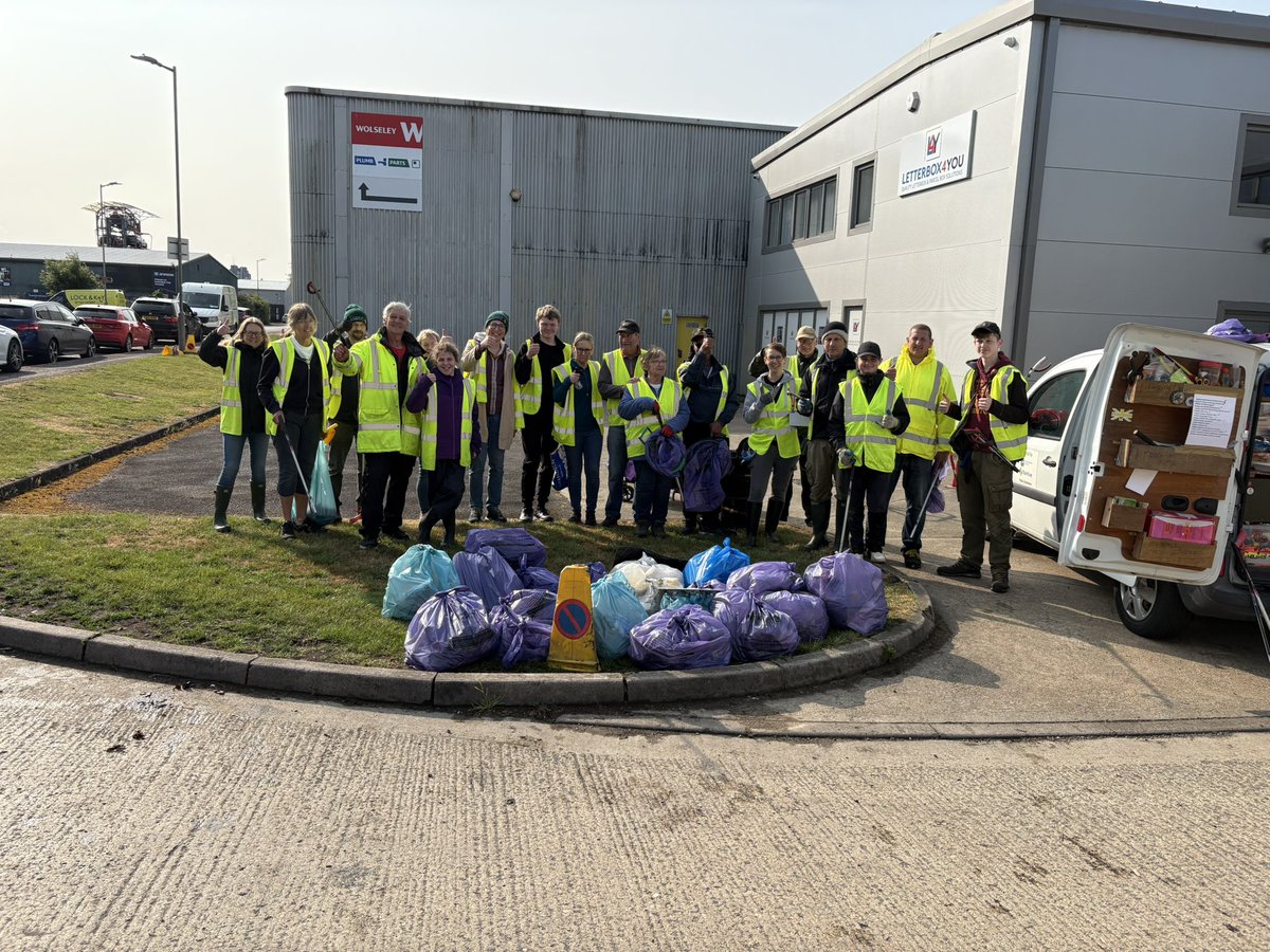 Rubyjones1926's tweet photo. Le Womble 24hr 2025 

1️⃣0️⃣ volunteers complete 24hrs 
4️⃣0️⃣ volunteers at 1 meeting point 
3️⃣5️⃣4️⃣ bags collected 
£2500 raised for local charity 

Please donate &amp; RT

https://t.co/1RYR8sdTF2

@taradolby @BBCBabs_michel @JusinDealey @YourBucksRadio @BBC3CR @laurakyrkesmith https://t.co/F0onlg1mZc