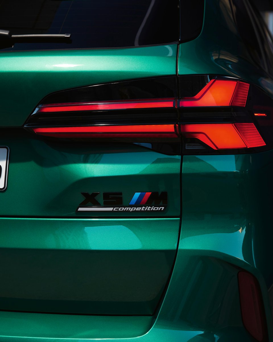 The X5 M Competition doesn’t hesitate—it takes charge.

#BMWMiddleEast #X5MCompetition #MPower
