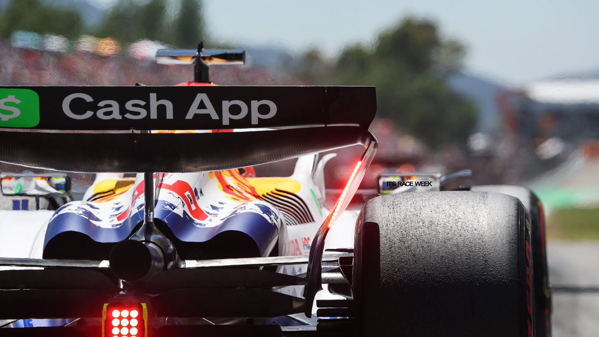 Check Isack’s wing mirror 🤭

#F1 #VCARB