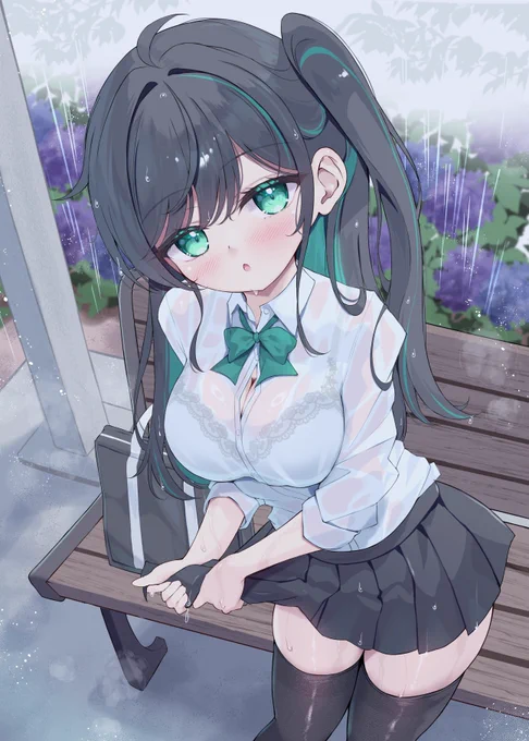 「雨、凄いですねー…」