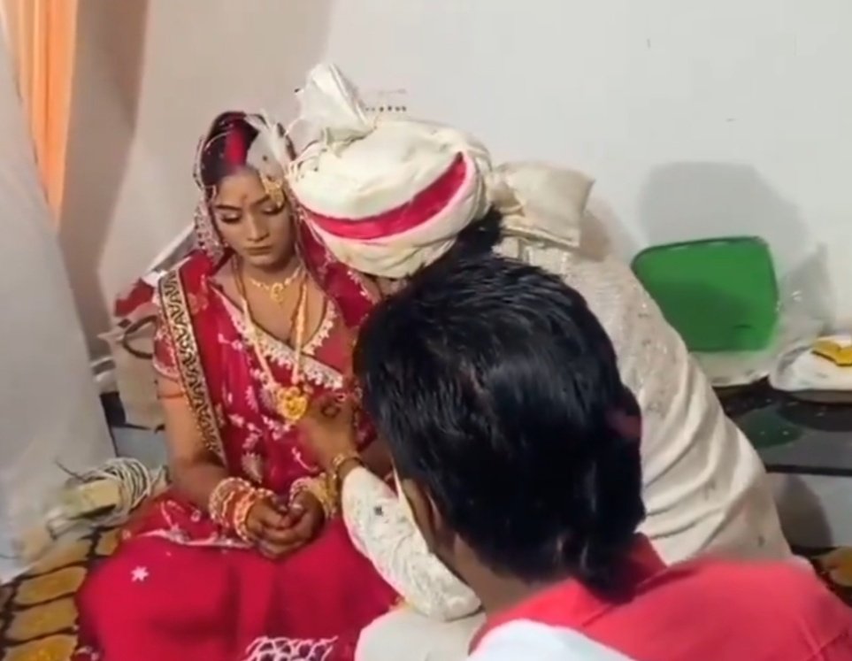 BhanuNand's tweet photo. राजा रघुवंशी कितना खुश दिल था इस वीडियो में देखे, आखिर क्या गलती की होगी इस मासूम में जो इसकी जिंदगी छीन ली

सोनम रघुवंशी जैसी लड़कियों से 
सावधान रहे पुरुष समाज 
#SonamRaghuvanshi #rajaraghuvanshi #IndoreCouple https://t.co/RIQ85zjE42