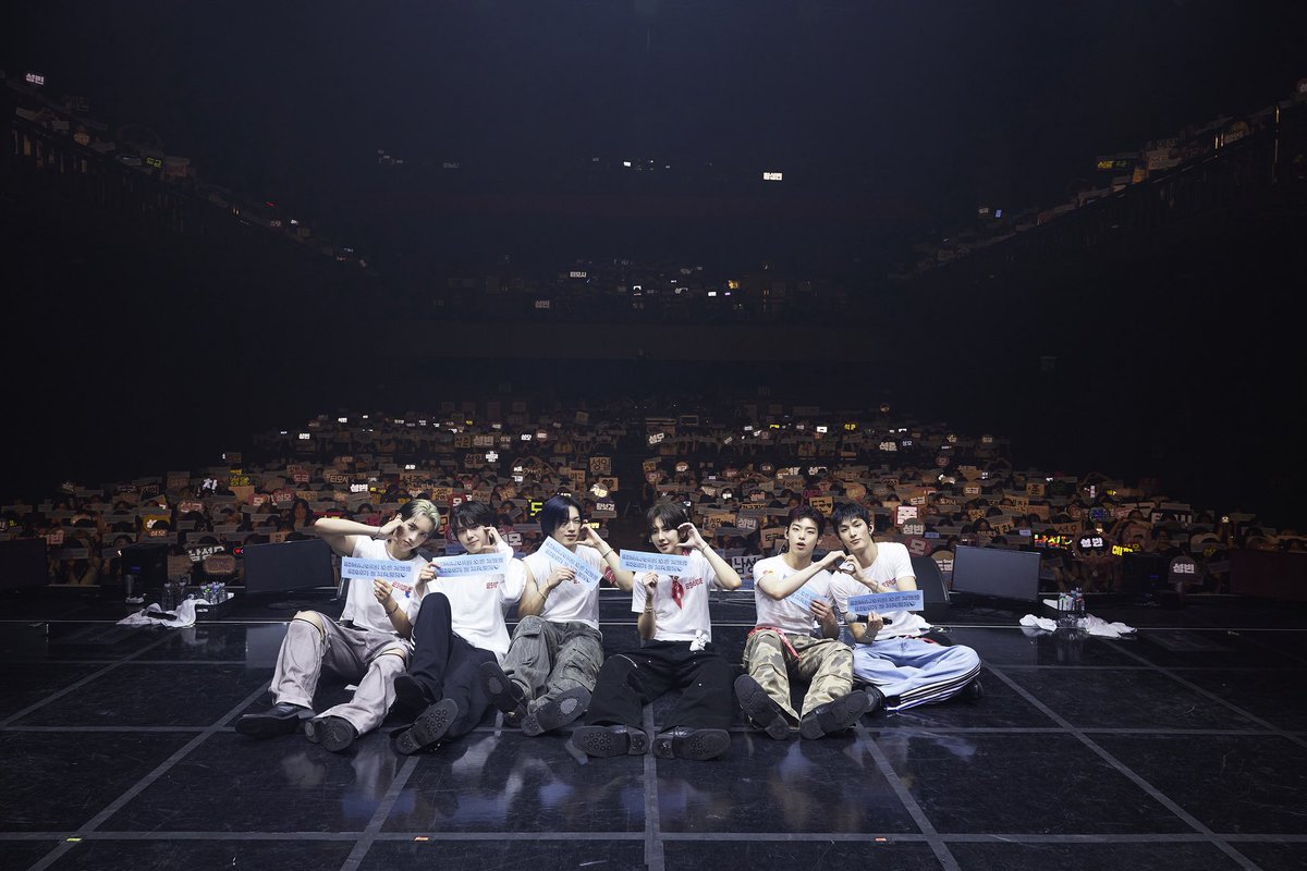 tenasia_'s tweet photo. 82MAJOR Wraps Up Fourth Solo Concert '82 SYNDROME' with Resounding Success
https://t.co/EXzRJp2ID7
#82MAJOR(@82MAJOR_231011)
#82_SYNDROME #SoloConcert https://t.co/xDDYiKqsYT