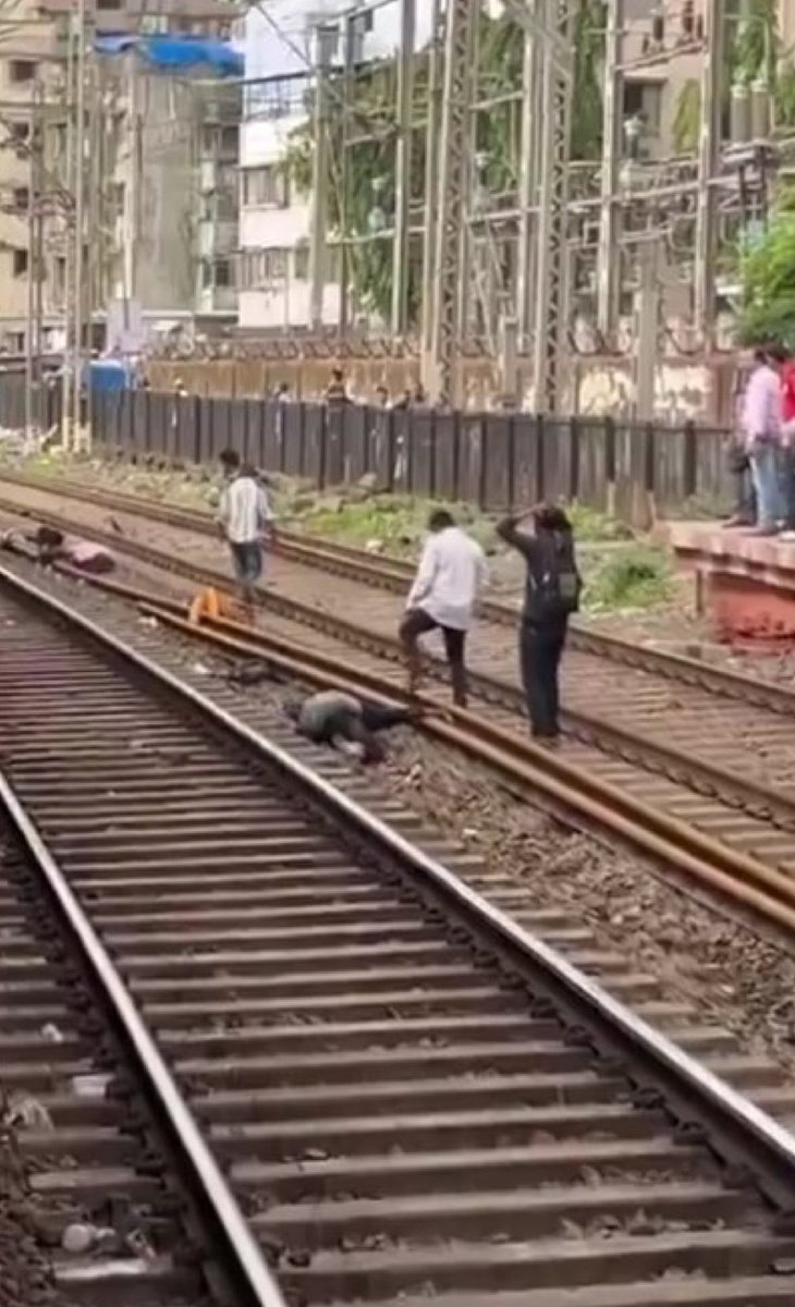 India ke alawa aisa aur konsa desh hai - jahan 5 log Train se gir ke marr jaate hain, or kahi koi bhi outrage nahi, kisi ki koi accountability nahi, media ka kisi bhi tarah ka administration/politicians se koi sawal nahi?