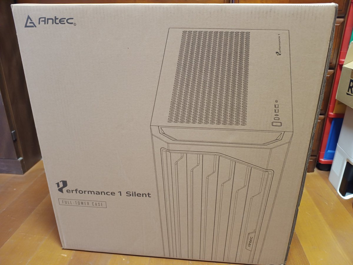 ケース届いたー！！
ANTECのPerformance 1 silent！
ケースはやっぱりANTECだよね！