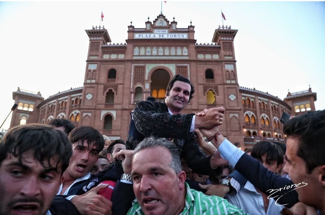 robi_ayc's tweet photo. Un Domingo de Junio..... 🐂🎾⚽
José Antonio Morante de la Puebla @carlosalcaraz @Cristiano @es_Portugal
🇪🇦 Que Viva España 🇪🇦
#ElSufrimientoEsParteDeLaGloria https://t.co/pcYl3MRMuc