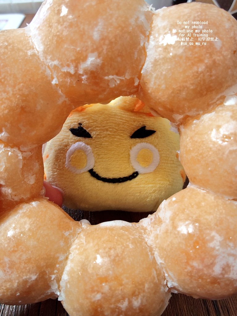 su_ga_ma_ru's tweet photo. これは🍩たーべよと思ったらいつの間にか目の前まで迫っていたぽん・で・けだまの写真 https://t.co/JBmNB8CQ6s