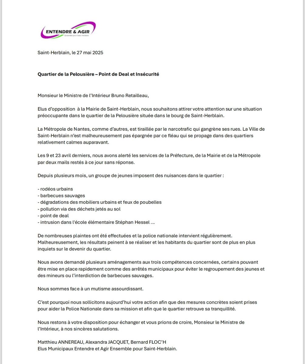 Alexandra Jacquet (@alexandrajac13) on Twitter photo Nous avons alerté <a href="/BrunoRetailleau/">Bruno Retailleau</a> le 27/05 sur la situation préoccupante du quartier #LaPelousiere #SaintHerblain
➡️ drogue
➡️ rodeos sauvages
➡️ intrusion école S. Hessel
➡️ destruction mobiliers urbains
Ce w.e une voiture a ENCORE été brûlée sur le parking de l'école
1/2 Nous avons alerté <a href="/BrunoRetailleau/">Bruno Retailleau</a> le 27/05 sur la situation préoccupante du quartier #LaPelousiere #SaintHerblain
➡️ drogue
➡️ rodeos sauvages
➡️ intrusion école S. Hessel
➡️ destruction mobiliers urbains
Ce w.e une voiture a ENCORE été brûlée sur le parking de l'école
1/2