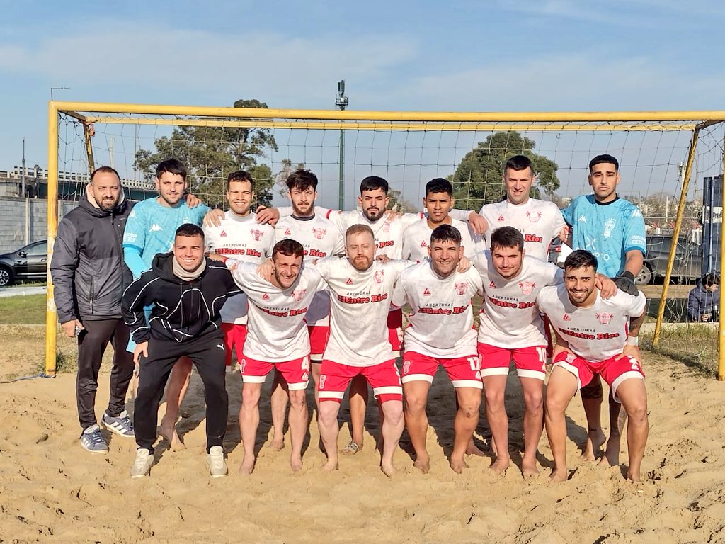 huracandeportes's tweet photo. #Huracán 🎈 #FútbolPlaya
🏝️ La Primera del Masculino del Globo venció 4-1 a #EDRIS por la #Fecha10 del Torneo de la B de @afa, en La Quemita https://t.co/RR92hR98s0